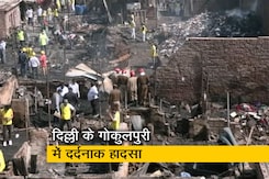 दिल्ली में झुग्गियों में आग लगने से सात लोगों की मौत, कई परिवार बेघर हुए दिल्ली में झुग्गियों में आग लगने से सात लोगों की मौत, कई परिवार बेघर हुए