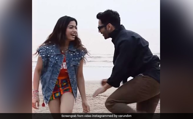 समुद्र किनारे डांस करते हुए Pushpa की Srivalli ने वरुण धवन के साथ यूं किया प्रैंक, घबरा गए एक्टर