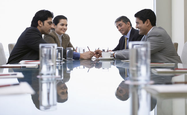 Vastu Tips: वास्तु के अनुसार घर और ऑफिस में ये 6 टिप्स अपनाने से होता है फायदा, बिजनेस में मिल सकती है मदद 