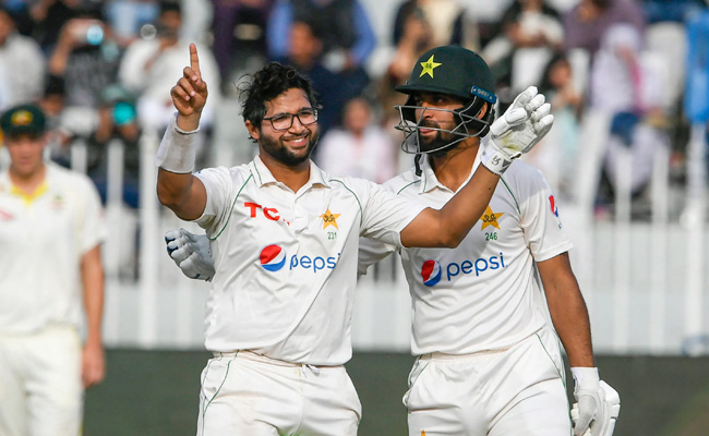 खास लिस्ट में शामिल हुए अब्दुल्ला शफीक और इमाम उल हक, पाक टीम के लिए यह कारनामा करने वाली केवल चौथी जोड़ी