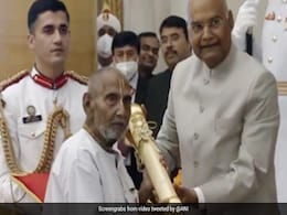 VIDEO: 125 साल के योग गुरु ने अपनी सादगी से जीता दिल, पद्म श्री लेने से पहले पीएम-राष्ट्रपति को किया प्रणाम VIDEO: 125 साल के योग गुरु ने अपनी सादगी से जीता दिल, पद्म श्री लेने से पहले पीएम-राष्ट्रपति को किया प्रणाम