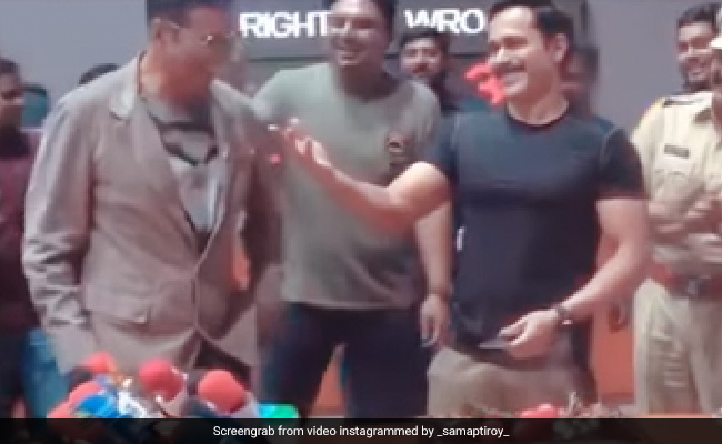 Emraan Hashmi Celebrates Birthday With <i>Selfiee</i> Co-Star Akshay Kumar