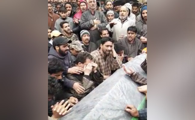Hundreds Mourn Death Of 19-Year-Old Killed In Srinagar Grenade Attack