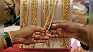 Gold Silver Price Today: ईरान युद्ध के बीच धड़ाधड़ गिरे सोने-चांदी के दाम,आज कितना हुआ सस्ता? देखें दिल्ली-मुंबई समेत आपके शहर का ताजा भाव