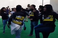 Signature Dance Step Of AAP Flash Mob At AAP Delhi HQ Signature Dance Step Of AAP Flash Mob At AAP Delhi HQ