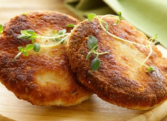 Aloo Corn Cutlet Recipe: Make This Quick And Easy Cutlet As Your Next Evening Snack Aloo Corn Cutlet Recipe: Make This Quick And Easy Cutlet As Your Next Evening Snack