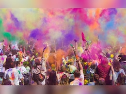 Delhi-NCR Holi Party: दिल्ली- एनसीआर में इन जगहों पर हो रही है धमाकेदार होली पार्टी, जानिए टिकट और डिटेल्स