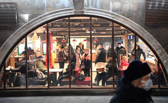 Russian Shops To Limit Food Sales As Sanctions Over Ukraine Start To Bite