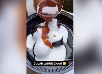 Food Blogger's Approval Of Gulab Jamun Chaat Has Desi Viewers Surprised Food Blogger's Approval Of Gulab Jamun Chaat Has Desi Viewers Surprised