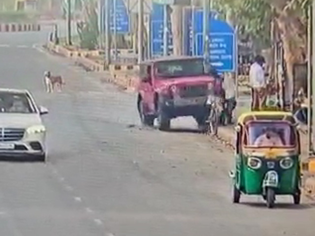 Video Shows Horrific Accident In Central Delhi, SUV Runs Over Pedestrian