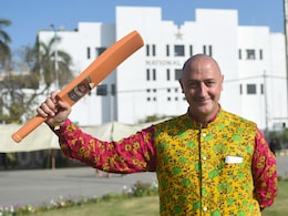 From Stones To Selfies: Australian Super Fan Welcomed In Pakistan From Stones To Selfies: Australian Super Fan Welcomed In Pakistan