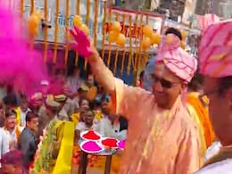 Video: Drumbeats, Music As Yogi Adityanath Plays Holi In UP's Gorakhpur Video: Drumbeats, Music As Yogi Adityanath Plays Holi In UP's Gorakhpur