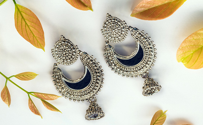 Give A Stylish Spin To Your Attire With These Oxidised Jewellery Picks