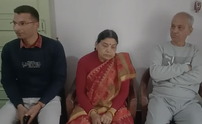 'मांगने पर अगर नौकरी मिलती है, तो यह भीख...' : शहीद लेफ्टिनेंट की मां ने रोते हुए बताई अपनी व्यथा