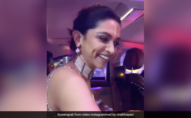 Video: दुबई में अवार्ड लेने साड़ी पहन ग्लैमरस लुक में पहुंची दीपिका, हाथ में स्पीच पकड़ बोलीं 'नर्वस हूं'