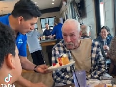 Viral Video: Elderly Man Being Surprised With Birthday Cake Will Make You Go 'Aww' Viral Video: Elderly Man Being Surprised With Birthday Cake Will Make You Go 'Aww'