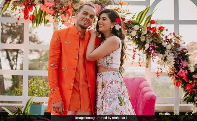 लेग स्पिनर राहुल चाहर ने फैशन डिजाइनर इशानी से रचाई शादी, देखिए स्पेशल PHOTOS और VIDEO