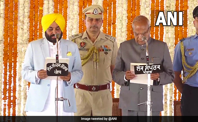 "<i>Badhta</i> Punjab," Says Bhagwant Mann As He Takes Charge