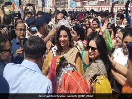Video: Miss Universe Harnaaz Sandhu Dances With Border Police Families In Noida Video: Miss Universe Harnaaz Sandhu Dances With Border Police Families In Noida