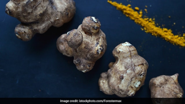 The curcumin in black turmeric has been linked to improved brain health