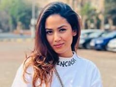 Mira Kapoor Drools Over Bhel During Sunset