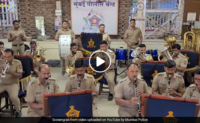 अब मुंबई पुलिस पर चढ़ा Pushpa का फीवर, श्रीवल्ली सॉन्ग पर बैंड ने दी धमाकेदार परफॉर्मेंस