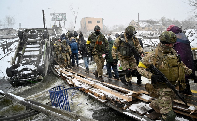 US Sanctions Putin's Daughters Over Ukraine Invasion