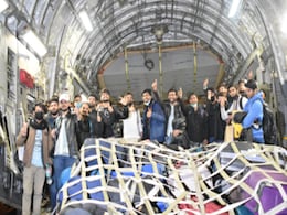 Russia-Ukraine War: बुखारेस्ट से 180 भारतीयों को लेकर गाजियाबाद उतरा चौथा C-17 विमान, स्वागत के लिए पहुंचे रक्षा राज्य मंत्री Russia-Ukraine War: बुखारेस्ट से 180 भारतीयों को लेकर गाजियाबाद उतरा चौथा C-17 विमान, स्वागत के लिए पहुंचे रक्षा राज्य मंत्री
