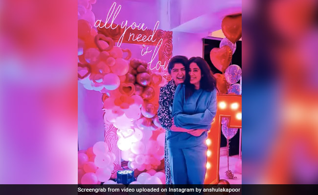 Inside Janhvi Kapoor's Birthday Bash With Sister Anshula. See Pic