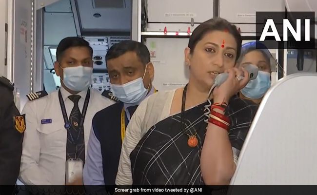 Watch: "आपने बहादुरी दिखाई..." : यूक्रेन से लौटे भारतीयों से अलग-अलग भाषाओं में बोलीं स्मृति ईरानी