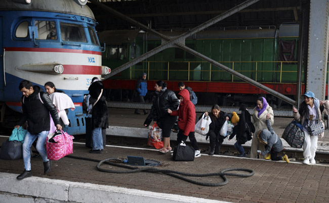 As Refugees Pour In, A Defiant Ukrainian City Prepares For War