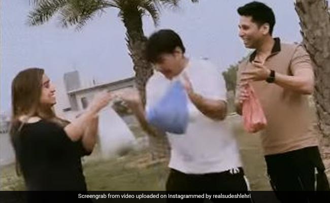 कॉमेडियन सुदेश लहरी के घर आया राशन तो बेटी-बेटी के साथ मिलकर खूब मनाया जश्न- देखें वीडियो