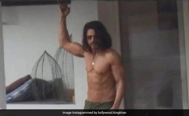 Crazy Viral: Shah Rukh Khan's 8-Pack In <i>Pathaan</i> Pic From Spain Destroys The Internet