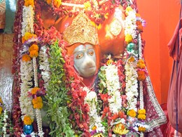 अगर भक्त हनुमान भगवान को दूध की मिठाई की जगह बूंदी का लगाते हैं भोग तो ये होगा लाभ, जानें ऐसी क्यों है मान्यता अगर भक्त हनुमान भगवान को दूध की मिठाई की जगह बूंदी का लगाते हैं भोग तो ये होगा लाभ, जानें ऐसी क्यों है मान्यता