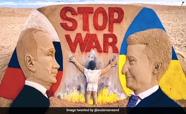 सुदर्शन पटनायक ने बनाई दिल छू लेने वाली सैंडआर्ट, अपील करते हुए कहा- युद्ध रोकिए