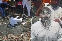 Watch: AAP Councillor Jumps Into Drain On Mission Clean-Up, Then Milk Bath Watch: AAP Councillor Jumps Into Drain On Mission Clean-Up, Then Milk Bath