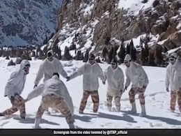 Viral Video: खून जमा देने वाली ठंड में ITBP के जवानों ने खेली कबड्डी, सोशल मीडिया यूजर्स ने पूछा- 'Hows The Josh' Viral Video: खून जमा देने वाली ठंड में ITBP के जवानों ने खेली कबड्डी, सोशल मीडिया यूजर्स ने पूछा- 'Hows The Josh'