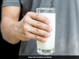 Weight Gain: वजन बढ़ाना चाहते हैं तो दूध में मिलाकर करें इन 4 चीजों का सेवन, लोग कहेंगे खाते-पीते घर के दिखने लगे हो  Weight Gain: वजन बढ़ाना चाहते हैं तो दूध में मिलाकर करें इन 4 चीजों का सेवन, लोग कहेंगे खाते-पीते घर के दिखने लगे हो
