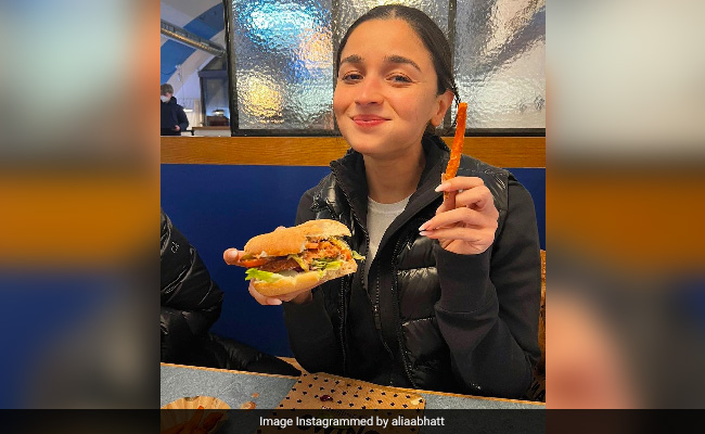 Alia Bhatt Has 100 Crore Reasons To Smile. She Celebrated <i>Gangubai Kathiawadi</i> With A Burger And Fries