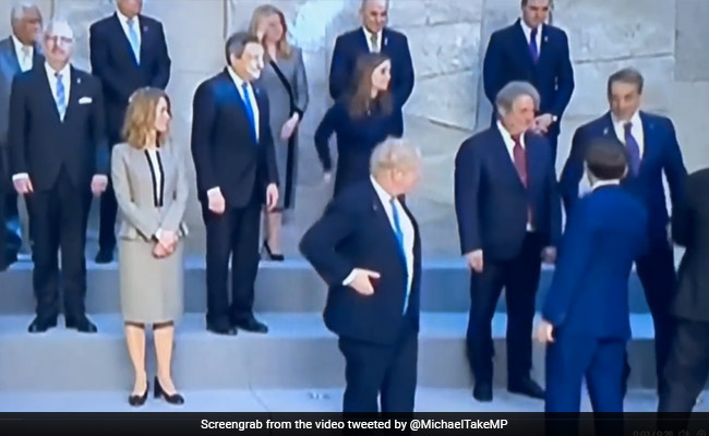 Video: NATO सम्मेलन में UK PM बोरिस जॉनसन की हुई बेइज़्जती? देखें दो अलग कहानियां