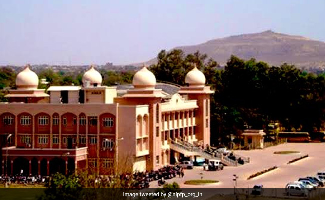 Students Create Ruckus Over Not Getting Degrees From Governor In Indore