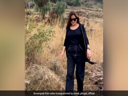 पहाड़ों और खेतों के बीच स्लो मोशन में यूं लहराती नजर आईं बीजेपी नेता सोनाली फोगाट, वायरल हुआ Video पहाड़ों और खेतों के बीच स्लो मोशन में यूं लहराती नजर आईं बीजेपी नेता सोनाली फोगाट, वायरल हुआ Video