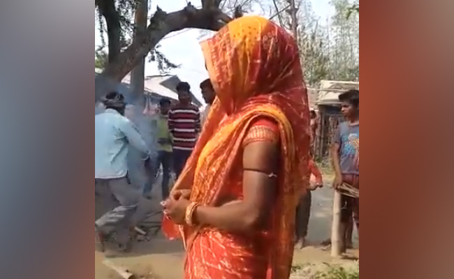 बिहार : पंचायत में महिला के साथ 'बर्बरता', चीरहरण किया गया और गर्म सलाखों से दागा गया..