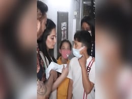 संजय दत्त की छोटी बेटी इकरा अब हो गई हैं बड़ी और प्यारी, लेटेस्ट Photo देख फैन्स बोले- दादी पर गई है संजय दत्त की छोटी बेटी इकरा अब हो गई हैं बड़ी और प्यारी, लेटेस्ट Photo देख फैन्स बोले- दादी पर गई है