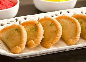 When Is Holi 2025? 5 Classic Dishes You Cannot Miss When Is Holi 2025? 5 Classic Dishes You Cannot Miss