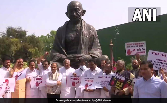 संसद का बजट सत्र : संसद में पेट्रोल-गैस की बढ़ी कीमतों और बीरभूम में हुई हिंसा को लेकर हंगामा