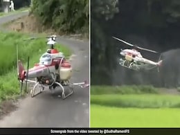 जुगाड़ टेक्नोलॉजी से तैयार ये छोटा हेलीकॉप्टर बटोर रहा है सोशल मीडिया पर सुर्खियां जुगाड़ टेक्नोलॉजी से तैयार ये छोटा हेलीकॉप्टर बटोर रहा है सोशल मीडिया पर सुर्खियां