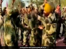 Watch: Border Force Jawans Dance, Celebrate Holi In Rajasthan's Jaisalmer Watch: Border Force Jawans Dance, Celebrate Holi In Rajasthan's Jaisalmer