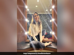 Karisma Kapoor Bumps Into Her "All Time Fav". Guess Who That Is Karisma Kapoor Bumps Into Her "All Time Fav". Guess Who That Is