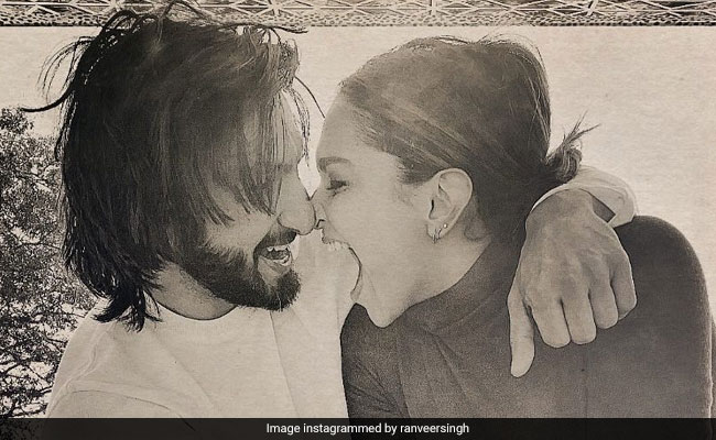 Deepika Padukone Gave Ranveer Singh A Sneak Peek Of Her Look From <i>Pathaan</i> Song. His Reaction